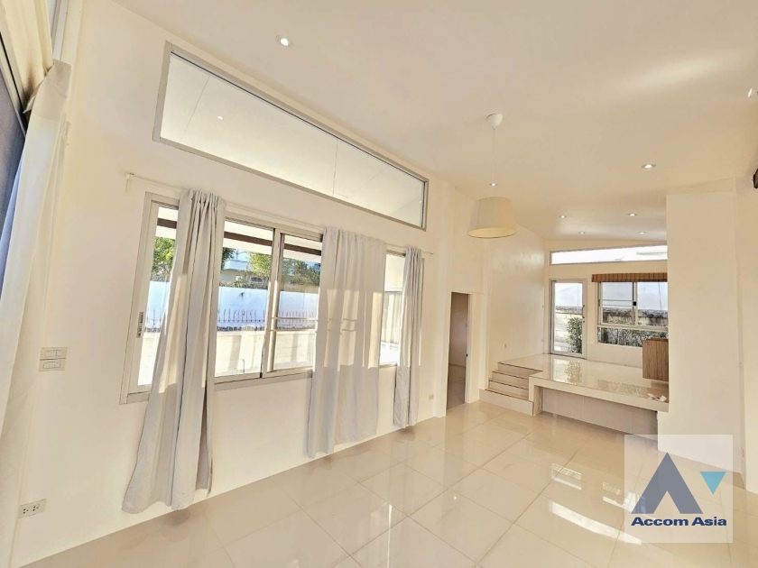 4  3 br House For Rent in Lat Phrao ,Bangkok  AA39011