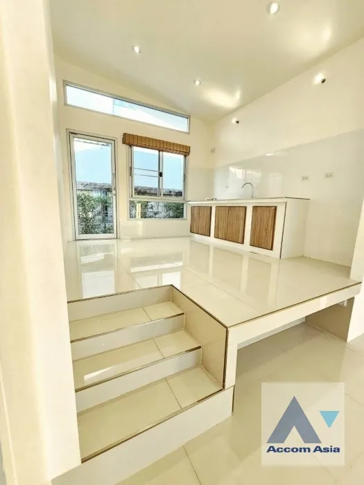 unit 3 Bedrooms  House For Rent in Lat Phrao, Bangkok  (AA39011)
