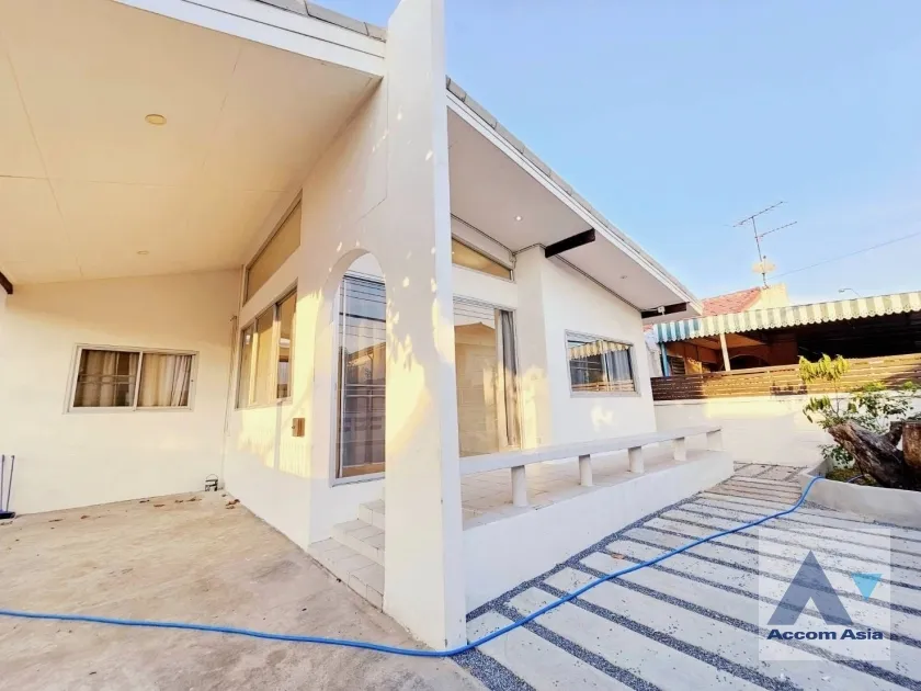 unit 3 Bedrooms  House For Rent in Lat Phrao, Bangkok  (AA39011)