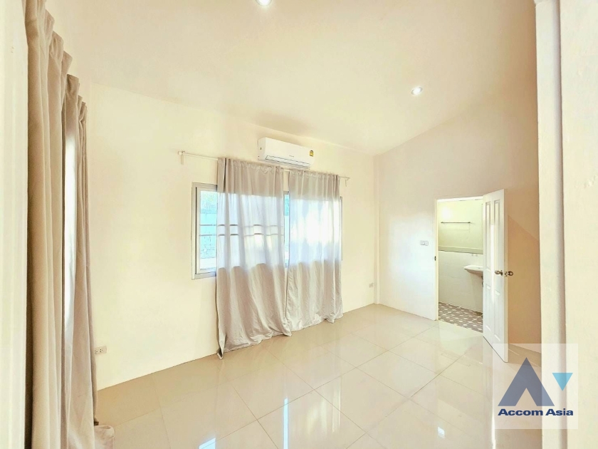 9  3 br House For Rent in Lat Phrao ,Bangkok  AA39011