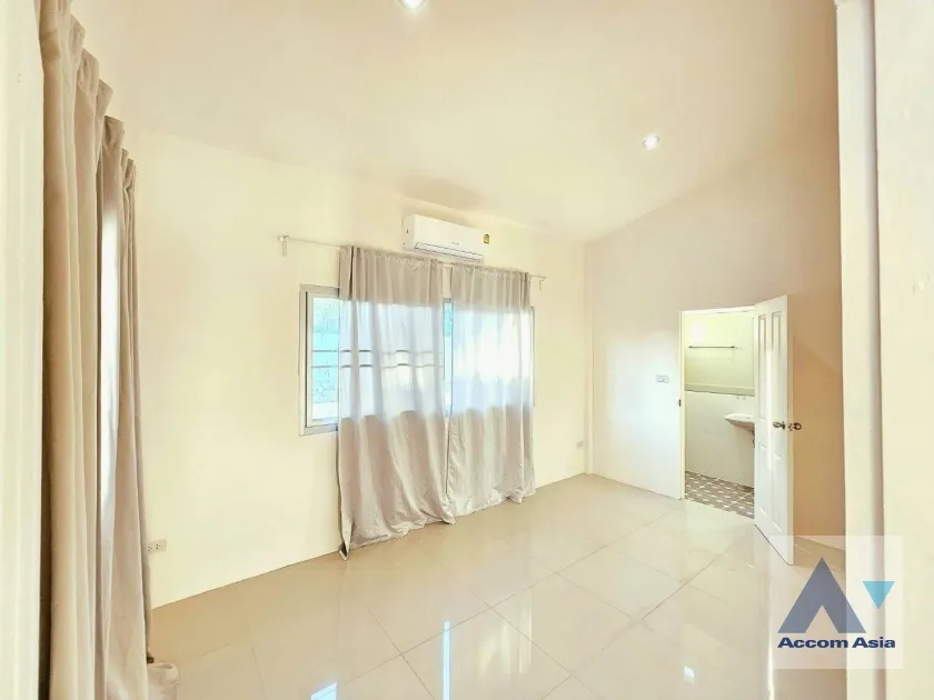 9  3 br House For Rent in Lat Phrao ,Bangkok  AA39011