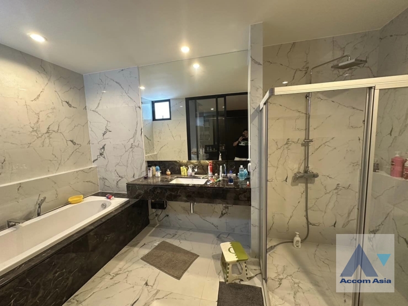 9  3 br Townhouse For Sale in Krungthep Kreetha ,Bangkok  at Nirvana Define Srinakarin-Rama9 AA39015