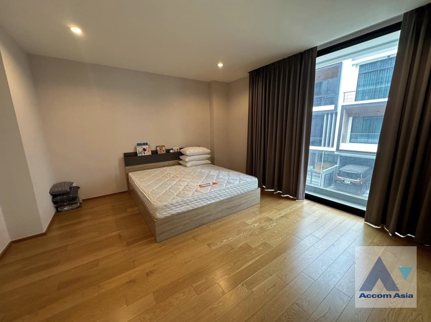 5  3 br Townhouse For Sale in Krungthep Kreetha ,Bangkok  at Nirvana Define Srinakarin-Rama9 AA39015