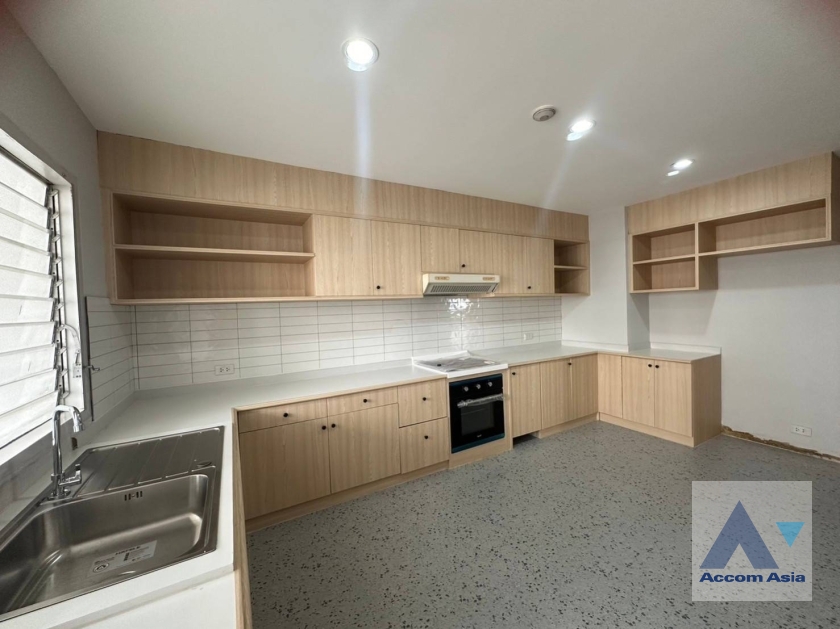 6  3 br Apartment For Rent in Sukhumvit ,Bangkok BTS Ekkamai at Ideal Place For Big Families AA39019