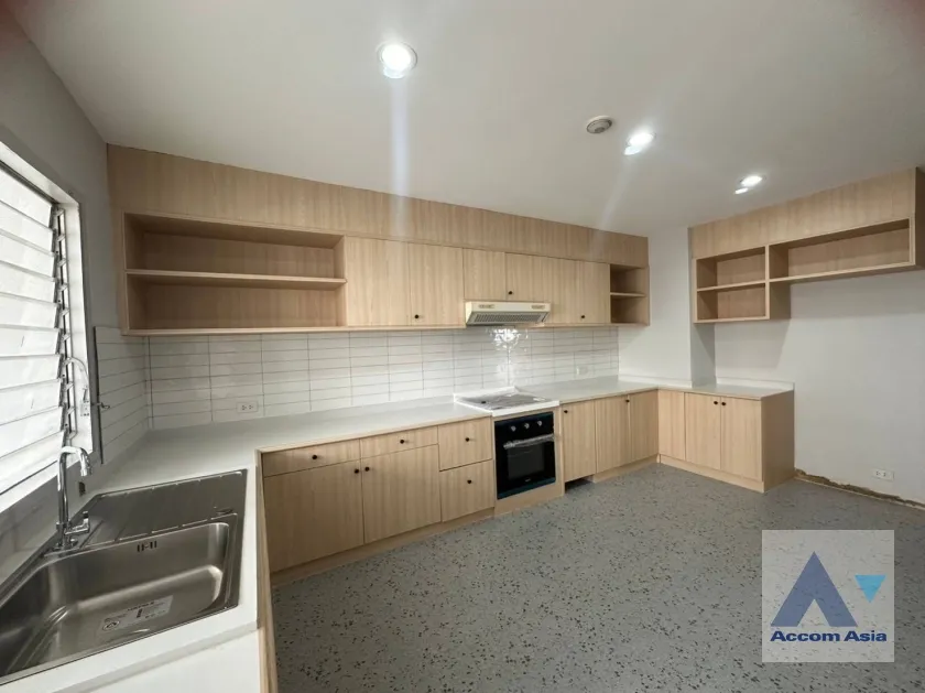 6  3 br Apartment For Rent in Sukhumvit ,Bangkok BTS Ekkamai at Ideal Place For Big Families AA39019