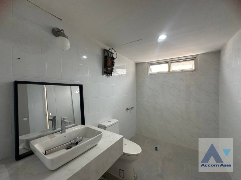 14  3 br Apartment For Rent in Sukhumvit ,Bangkok BTS Ekkamai at Ideal Place For Big Families AA39019