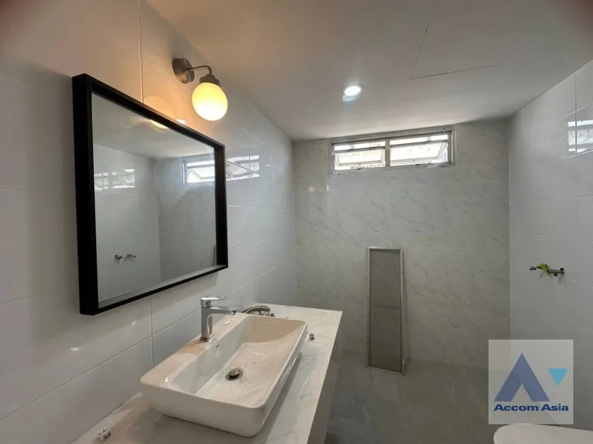 15  3 br Apartment For Rent in Sukhumvit ,Bangkok BTS Ekkamai at Ideal Place For Big Families AA39019