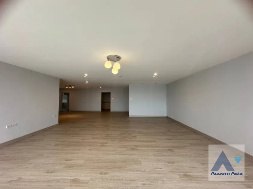 unitPet friendly |  3 Bedrooms  Apartment For Rent in Sukhumvit, Bangkok  near BTS Ekkamai (AA39019)