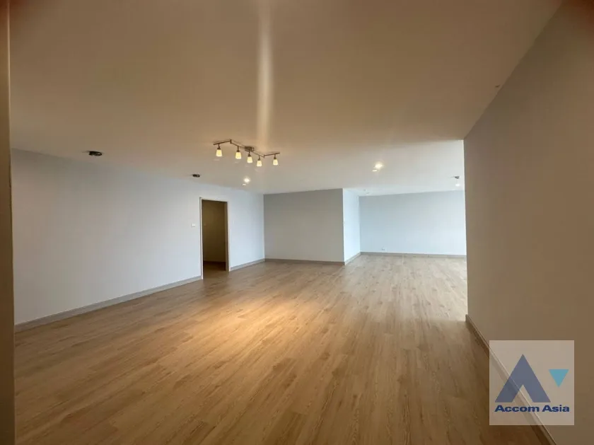unitPet friendly |  3 Bedrooms  Apartment For Rent in Sukhumvit, Bangkok  near BTS Ekkamai (AA39019)