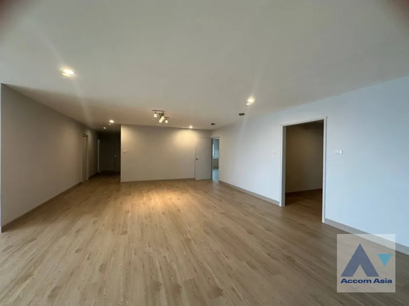  1  3 br Apartment For Rent in Sukhumvit ,Bangkok BTS Ekkamai at Ideal Place For Big Families AA39019