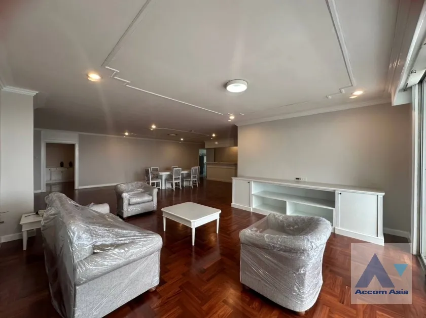 unit 3 Bedrooms  Apartment For Rent in Sukhumvit, Bangkok  near BTS Ekkamai (AA39021)