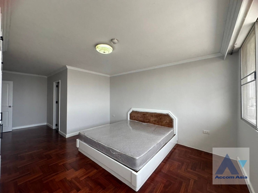 10  3 br Apartment For Rent in Sukhumvit ,Bangkok BTS Ekkamai at Ideal Place For Big Families AA39021