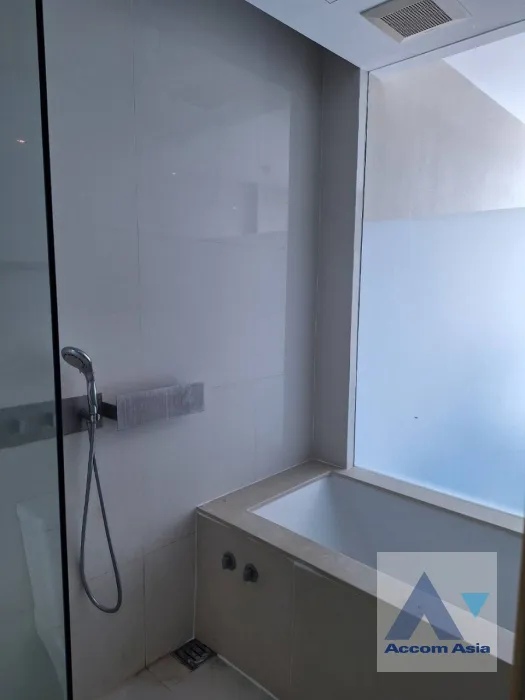 5  1 br Condominium for rent and sale in Sukhumvit ,Bangkok BTS Asok at The Room Sukhumvit 21 AA39032