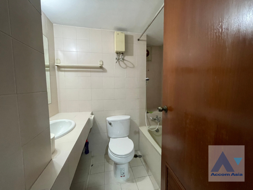 9  2 br Condominium For Rent in Sukhumvit ,Bangkok BTS Asok - MRT Sukhumvit at Ruamjai Heights AA39033
