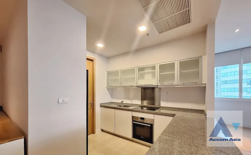 unitFully Furnished, Lake View, Common Pool |  3 Bedrooms  Condominium For Rent in Sukhumvit, Bangkok  near MRT Sukhumvit - BTS Asok (AA39039)