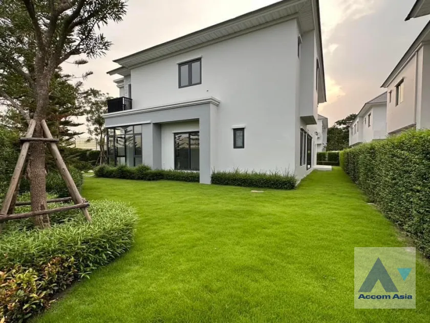 unit 4 Bedrooms  House For Sale in Latkrabang, Bangkok  near ARL Ban Thap Chang (AA39044)