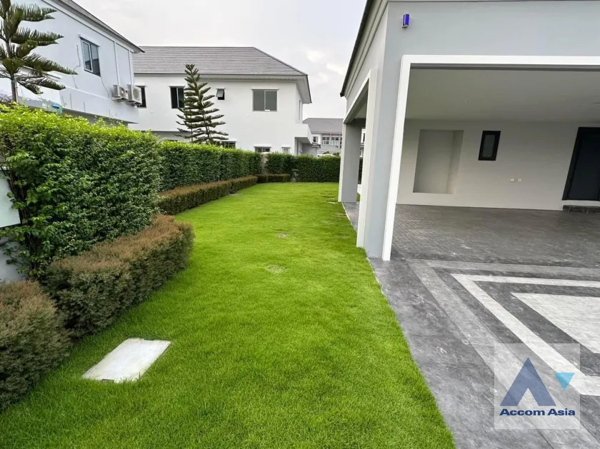 unit 4 Bedrooms  House For Sale in Latkrabang, Bangkok  near ARL Ban Thap Chang (AA39044)