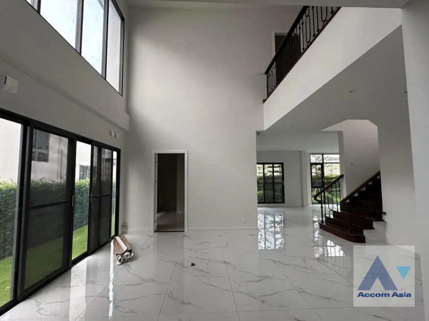 unit 4 Bedrooms  House For Sale in Latkrabang, Bangkok  near ARL Ban Thap Chang (AA39044)