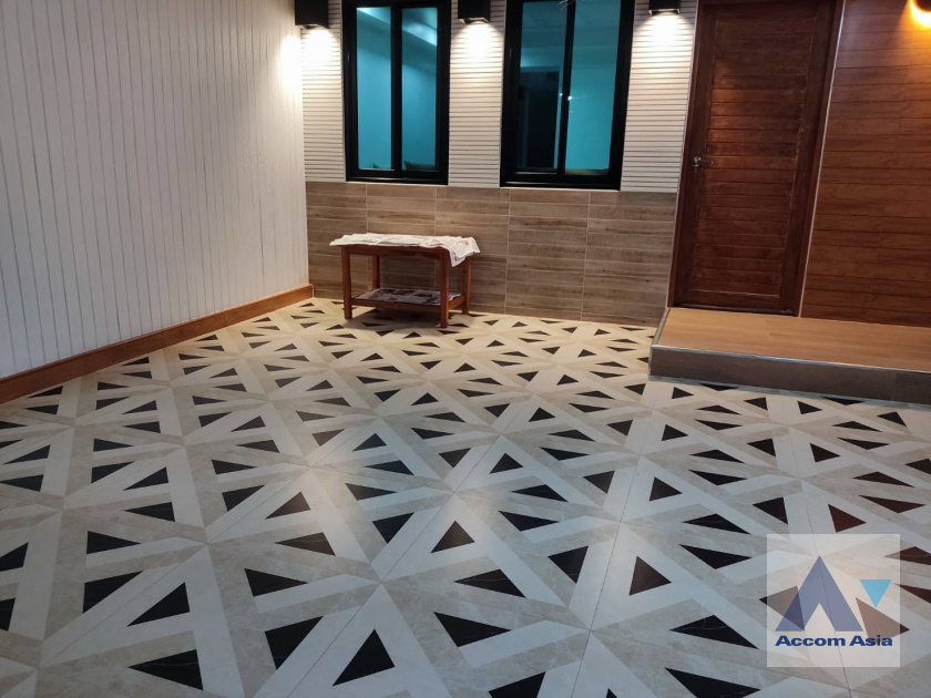  1  2 br Townhouse For Sale in Bang Na ,Bangkok BTS Udomsuk AA39049