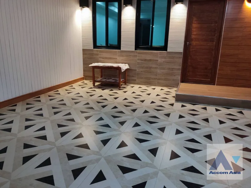  1  2 br Townhouse For Sale in Bang Na ,Bangkok BTS Udomsuk AA39049