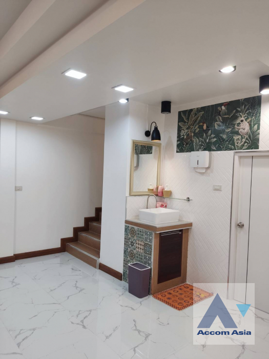 7  2 br Townhouse For Sale in Bang Na ,Bangkok BTS Udomsuk AA39049