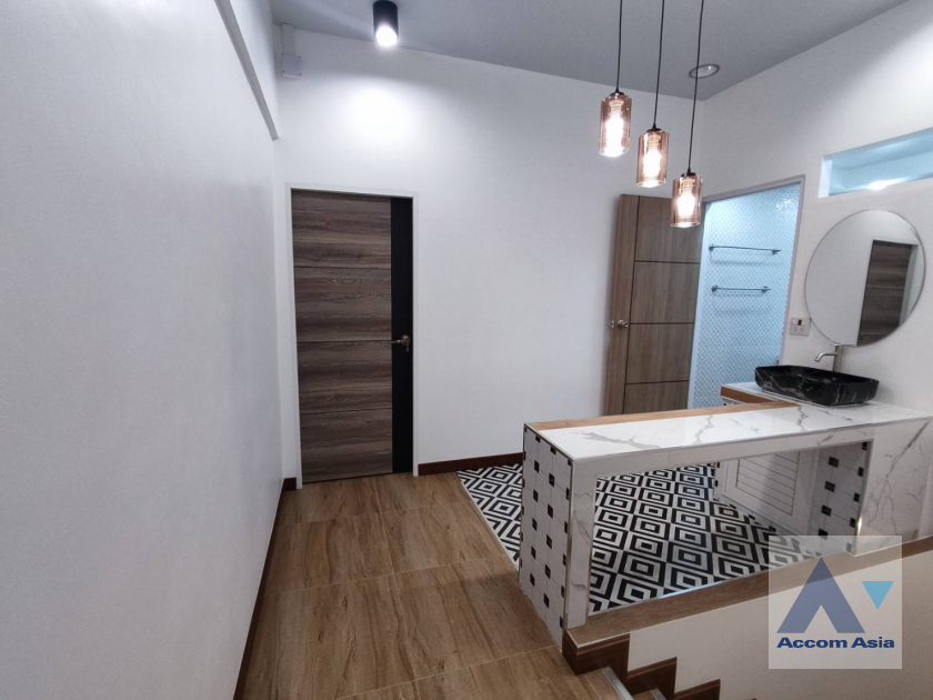 14  2 br Townhouse For Sale in Bang Na ,Bangkok BTS Udomsuk AA39049