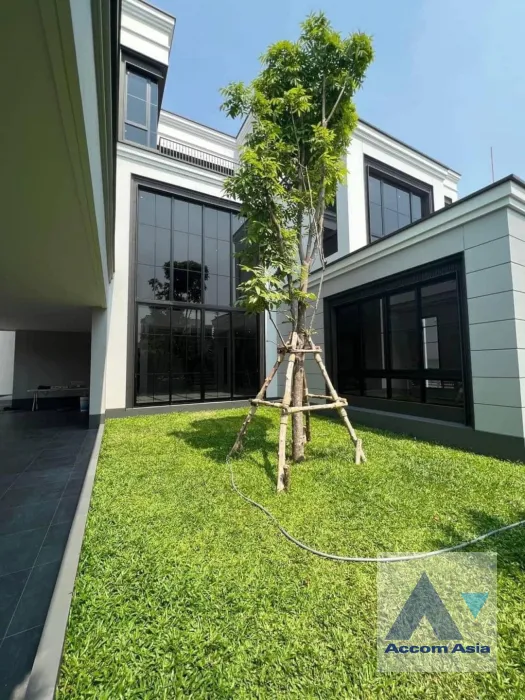 unit 4 Bedrooms  House For Sale in Pattanakarn, Bangkok  near ARL Ban Thap Chang (AA39052)
