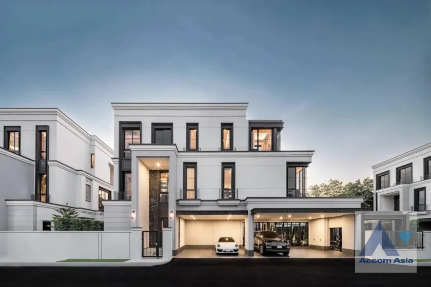 unit 4 Bedrooms  House For Sale in Pattanakarn, Bangkok  near ARL Ban Thap Chang (AA39052)