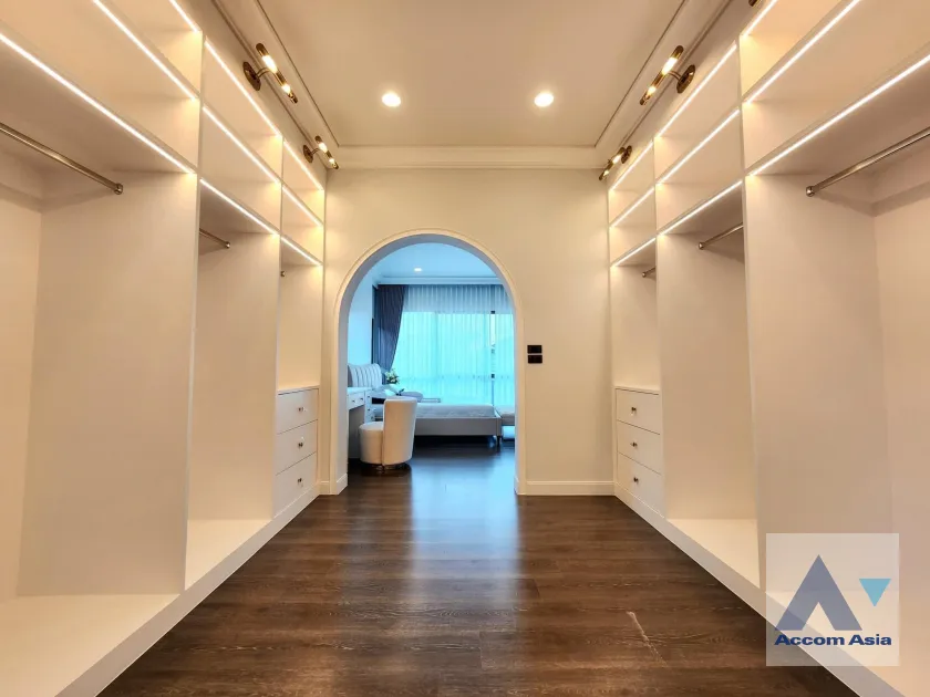 unit 4 Bedrooms  House For Sale in Ramkhamhaeng, Bangkok  near ARL Ban Thap Chang (AA39061)