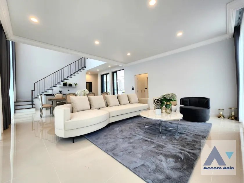 unit 4 Bedrooms  House For Sale in Ramkhamhaeng, Bangkok  near ARL Ban Thap Chang (AA39061)