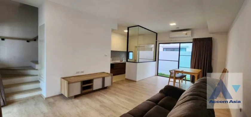 unit 3 Bedrooms  Townhouse For Rent in Samutprakan, Samutprakan  (AA39068)