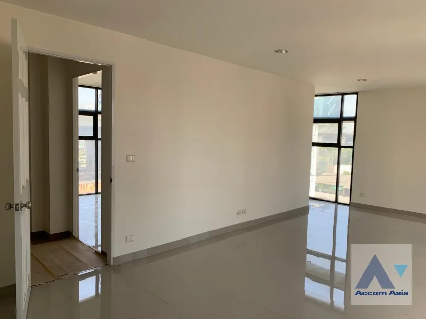 7  Townhouse For Rent in Bang Na ,Bangkok BTS Bang Na at  Baan Klang Krung Office Park Bangna AA39069
