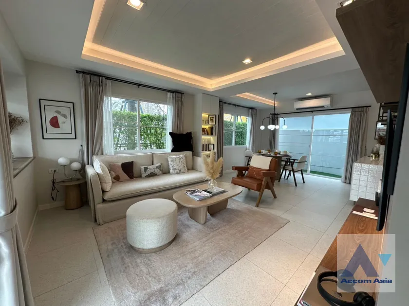 unit 3 Bedrooms  Townhouse For Rent in Pattanakarn, Bangkok  near BTS Udomsuk (AA39074)