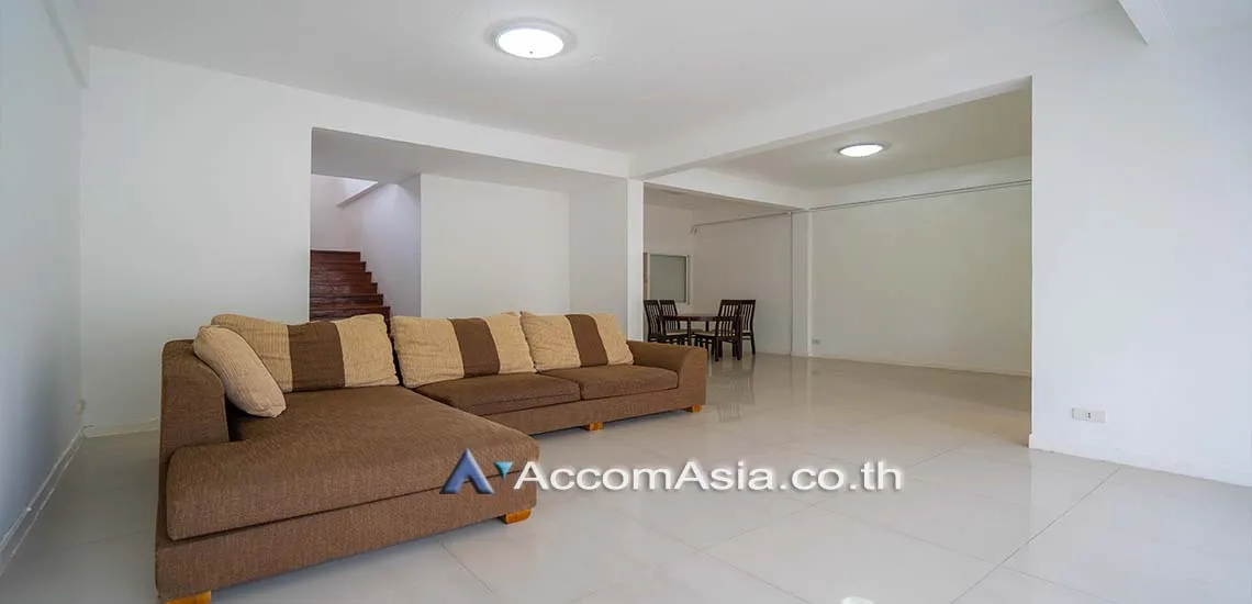 unit 3 Bedrooms  House For Rent & Sale in Sukhumvit, Bangkok  near BTS Nana (11001812)