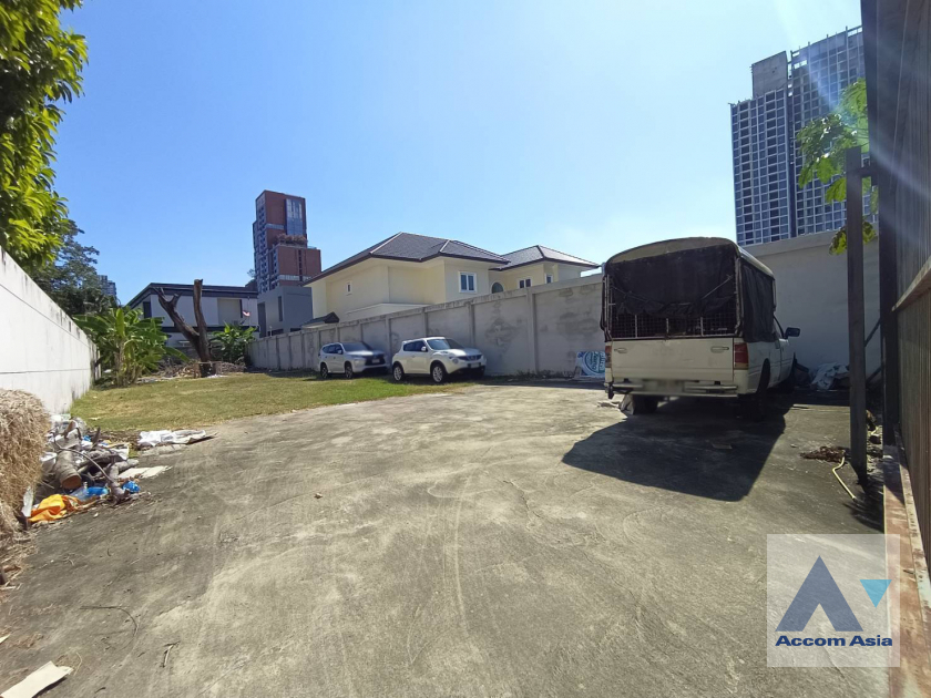  2  Land For Rent in Sukhumvit ,Bangkok BTS Thong Lo AA39080