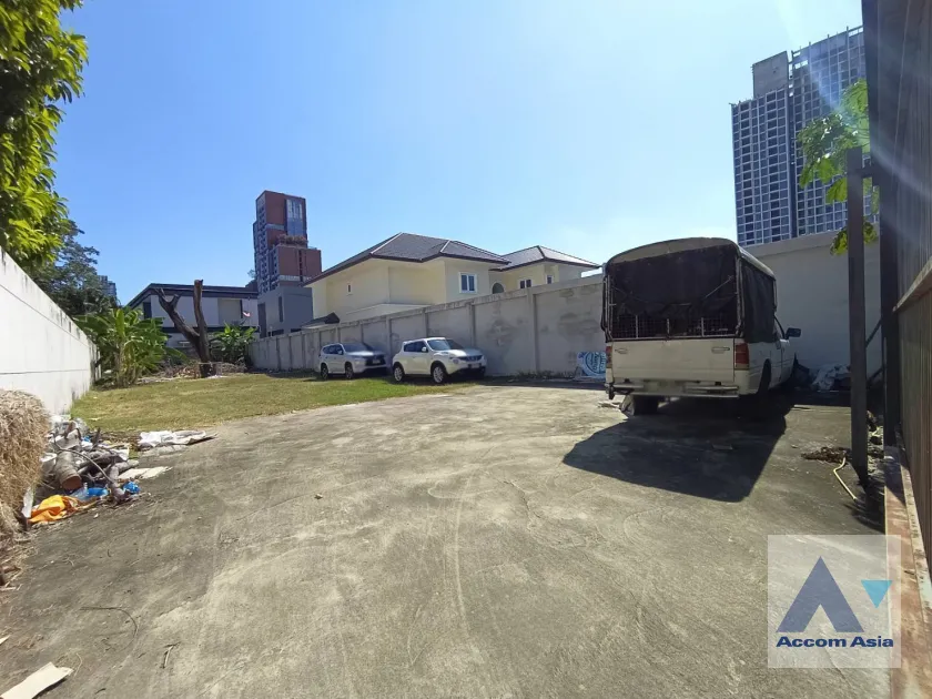  2  Land For Rent in Sukhumvit ,Bangkok BTS Thong Lo AA39080