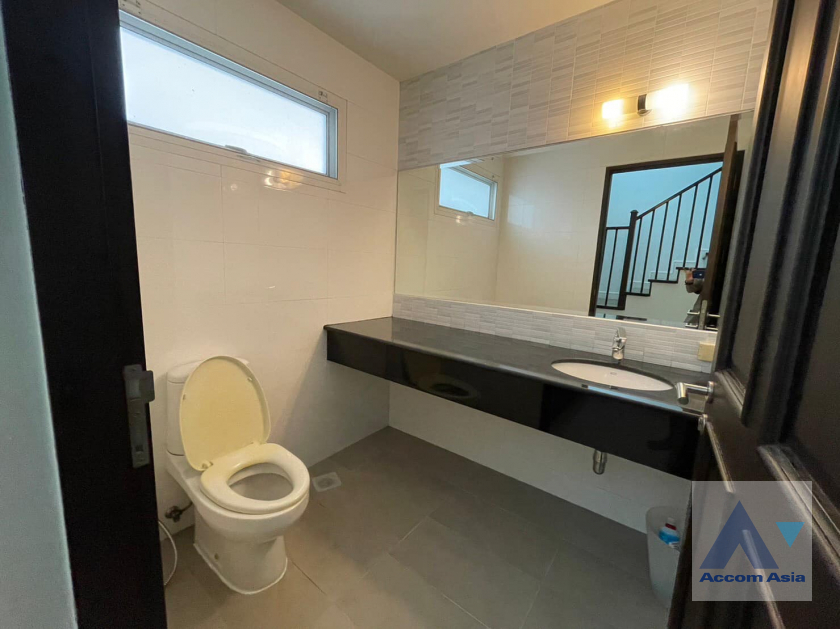 13  4 br House For Sale in Lat Phrao ,Bangkok ARL Ramkhamhaeng at Moo Baan Tararom  AA39082