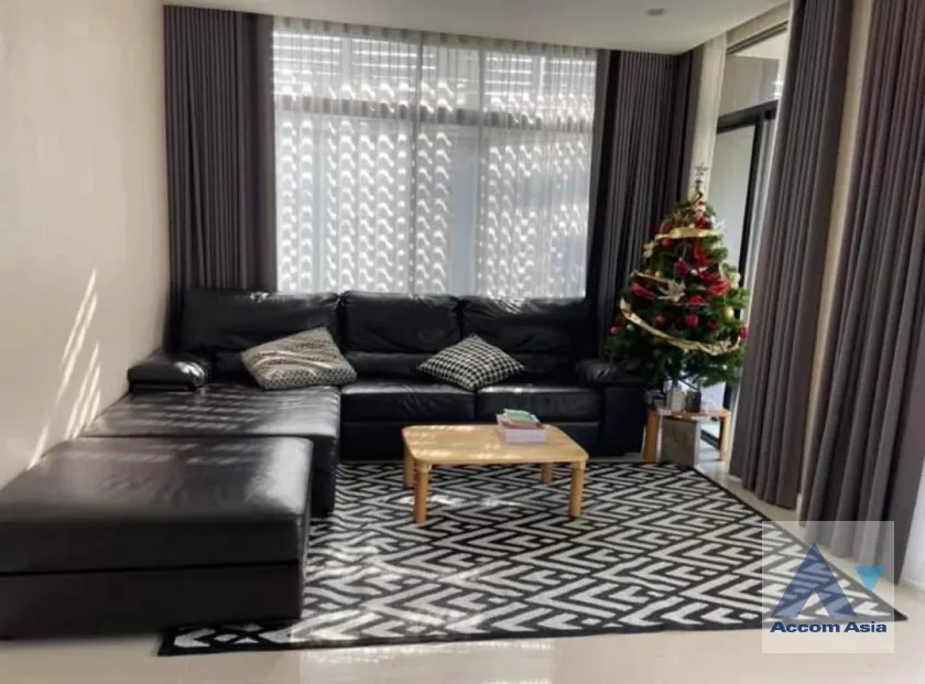 unit 5 Bedrooms  House For Rent in Ramkhamhaeng, Bangkok  (AA39084)