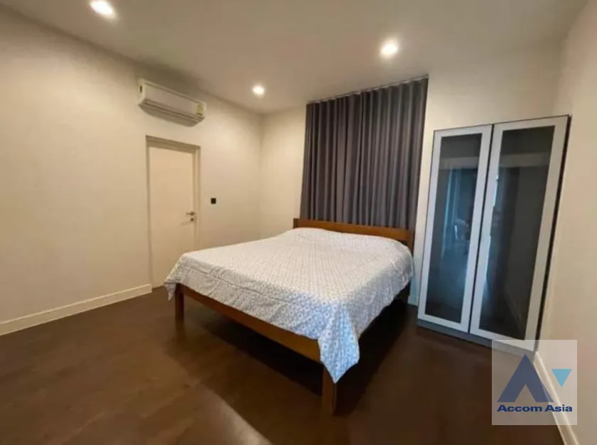 unit 5 Bedrooms  House For Rent in Ramkhamhaeng, Bangkok  (AA39084)