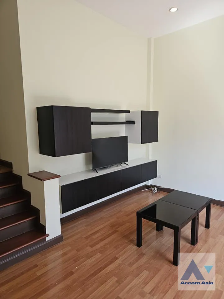 unitFully Furnished |  3 Bedrooms  Townhouse For Rent in Pattanakarn, Bangkok  near ARL Hua Mak (AA39103)