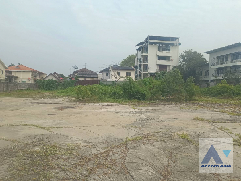  2  Land For Rent in Sukhumvit ,Bangkok BTS Ekkamai AA39119