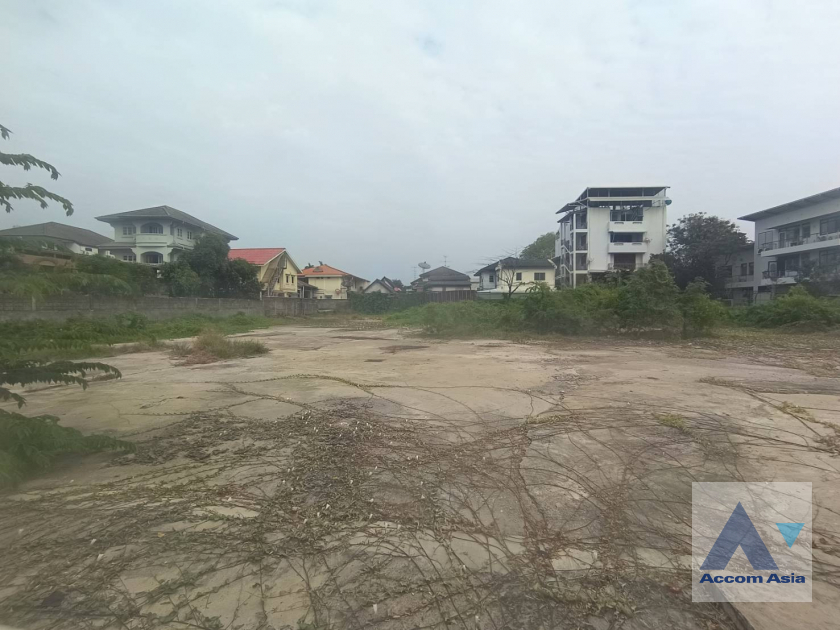  1  Land For Rent in Sukhumvit ,Bangkok BTS Ekkamai AA39119