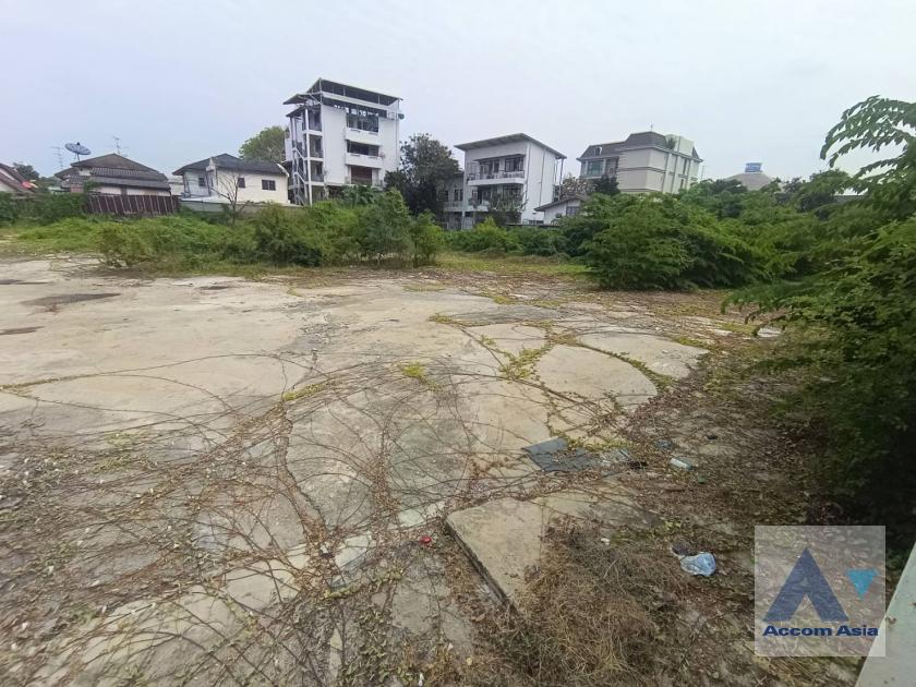  1  Land For Rent in Sukhumvit ,Bangkok BTS Ekkamai AA39119