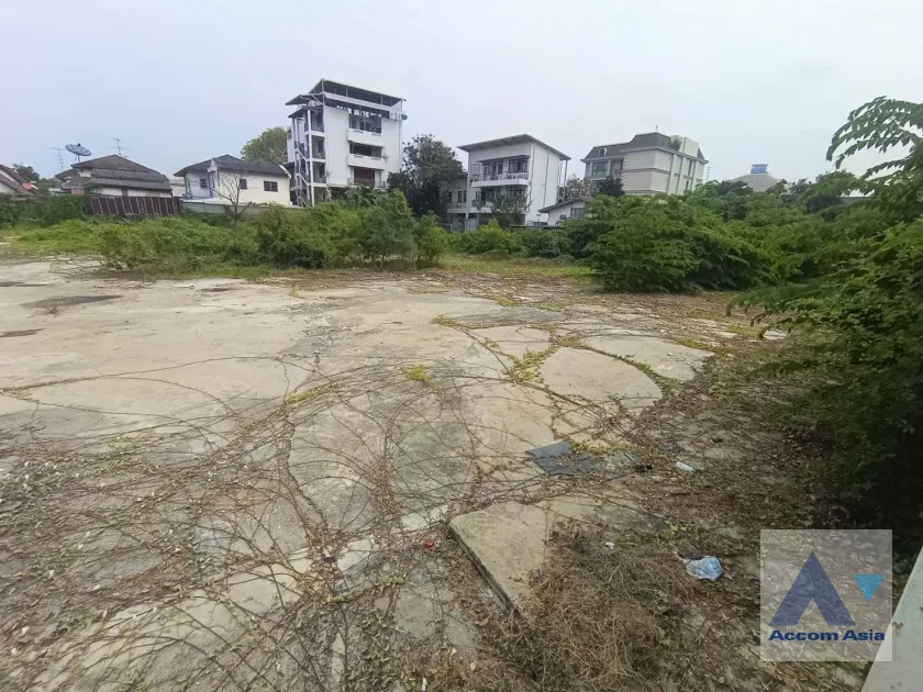 unit Land For Rent in Sukhumvit, Bangkok  near BTS Ekkamai (AA39119)
