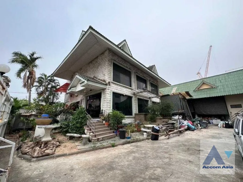 unit 3 Bedrooms  House For Sale in Pattanakarn, Bangkok  near ARL Hua Mak (AA39123)