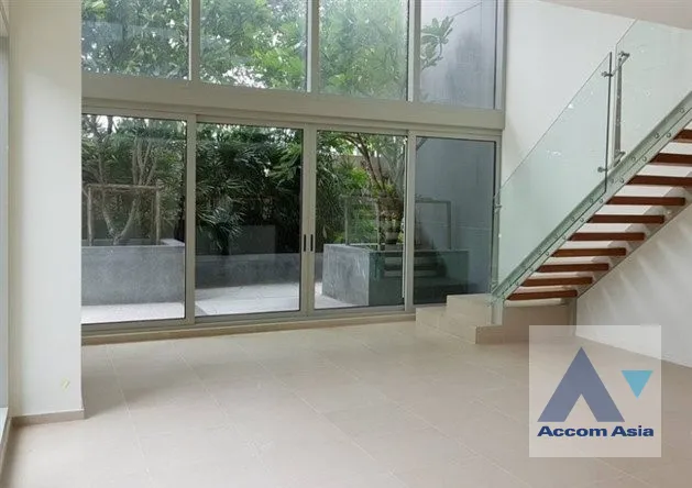 unit 3 Bedrooms  Condominium For Sale in Charoen Nakhon, Bangkok  near BTS Krung Thon Buri (AA39125)