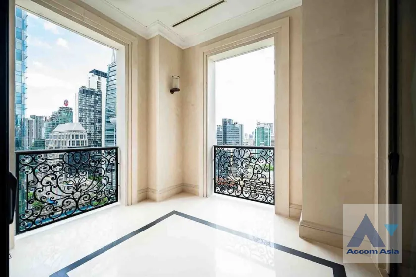 unit 2 Bedrooms  Condominium For Sale in Ploenchit, Bangkok  near BTS Ploenchit (AA39128)