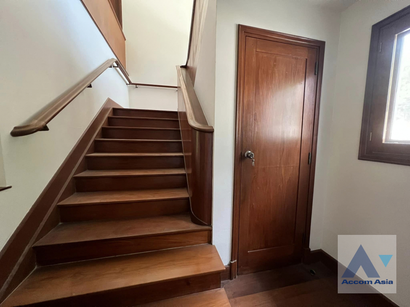 6  5 br House For Rent in Phaholyothin ,Bangkok BTS Sanam Pao AA39130