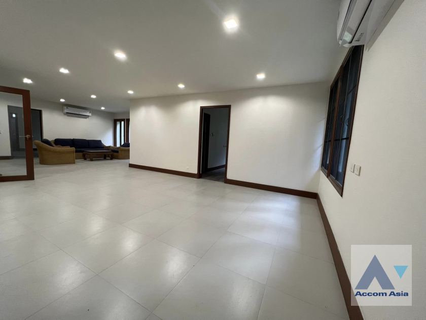  1  5 br House For Rent in Phaholyothin ,Bangkok BTS Sanam Pao AA39130