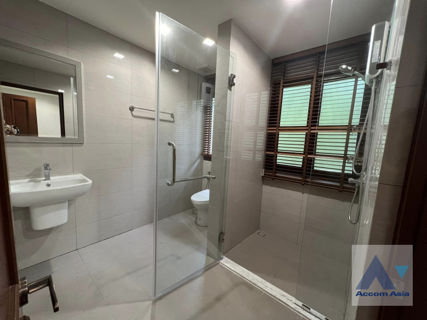 15  5 br House For Rent in Phaholyothin ,Bangkok BTS Sanam Pao AA39130